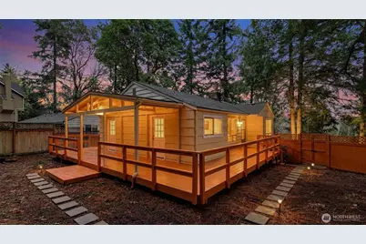 13909 4th Avenue NE, Seattle, WA 98125 - Photo 2