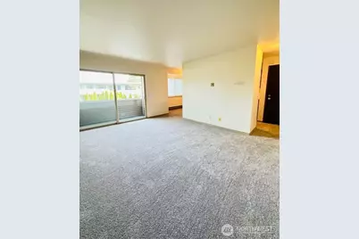 5631 Highway Place #8/14, Everett, WA 98203 - Photo 2