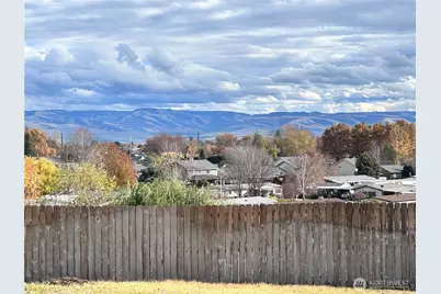 940 SE 12th Street, College Place, WA 99324 - Photo 10