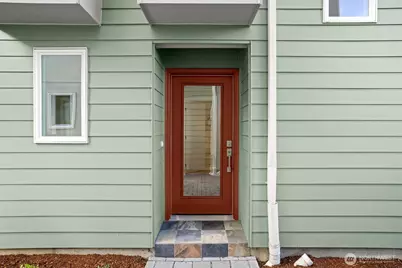 6423 Ellis Avenue S, Seattle, WA 98108 - Photo 2