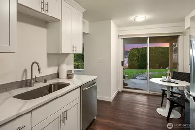 10001 SE 25th Street, Bellevue, WA 98004 - Photo 22
