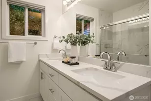 10001 SE 25th St, Bellevue, WA 98004 - Photo 16