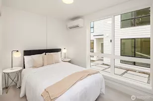 4422 1st Ave NE, Seattle, WA 98105 - Photo 2