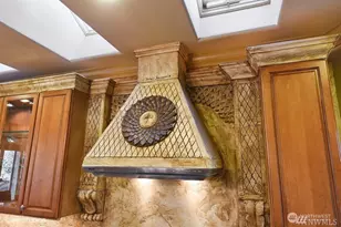 9625 NE 28th St, Clyde Hill, WA 98004 - Photo 6