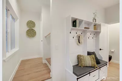 7008 Linden Avenue N, Seattle, WA 98103 - Photo 20