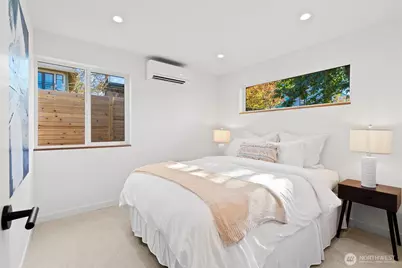 2212 Broadway E, Seattle, WA 98102 - Photo 24