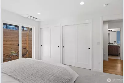 2212 Broadway E, Seattle, WA 98102 - Photo 20