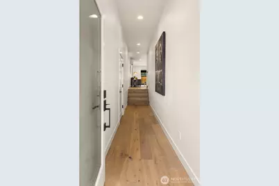 13546 39th Avenue NE, Seattle, WA 98125 - Photo 2