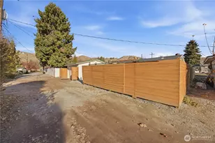 409 N Cedar St, Chelan, WA 98816 - Photo 28