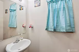 209 NE Miramar Cir, Bremerton, WA 98311 - Photo 10