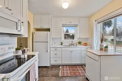 1027 S Rochester Street, Tacoma, WA 98465 - Photo 10