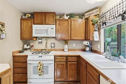 400 Falcon Court NE, Bremerton, WA 98311 - Photo 10