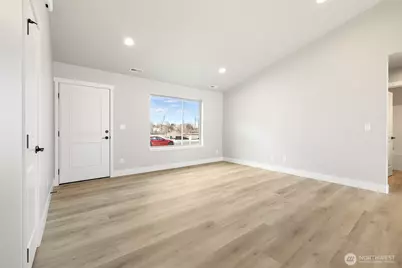 215 Lessor Loop, Moses Lake, WA 98837 - Photo 4