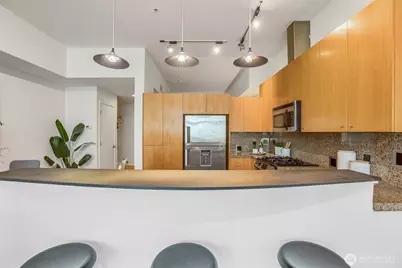 17 W Mercer Street #218, Seattle, WA 98119 - Photo 6