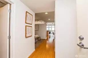 17 W Mercer St, Seattle, WA 98119 - Photo 14