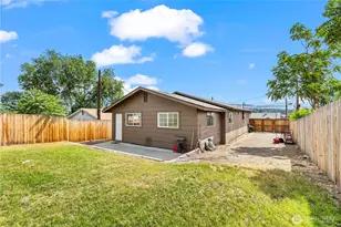 724 S Chelan Ave, Wenatchee, WA 98801 - Photo 2
