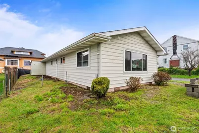 404 Eleventh Street, Raymond, WA 98577 - Photo 6