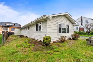 404 11th St, Raymond, WA 98577 - Photo 6