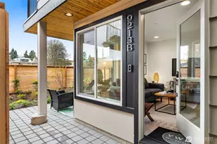 9225 B Densmore Ave N, Seattle, WA 98103 - Photo 16