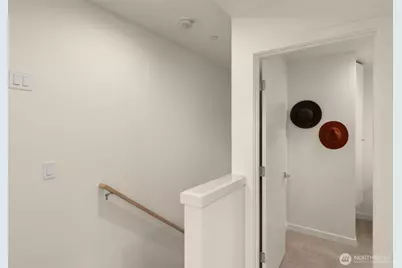 9225 B Densmore Avenue N, Seattle, WA 98103 - Photo 8