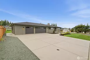 2910 K Ave, Anacortes, WA 98221 - Photo 2