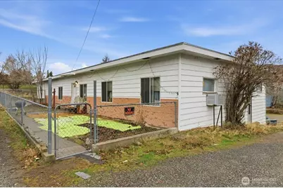 310 Center Street, Grand Coulee, WA 99133 - Photo 4