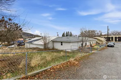 310 Center Street, Grand Coulee, WA 99133 - Photo 2