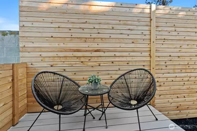 2212 Broadway E, Seattle, WA 98102 - Photo 18