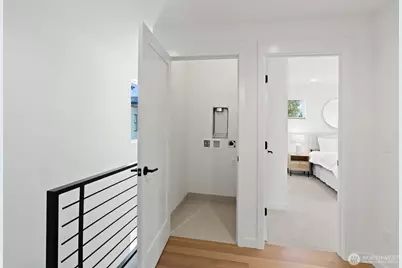 2212 Broadway E, Seattle, WA 98102 - Photo 16