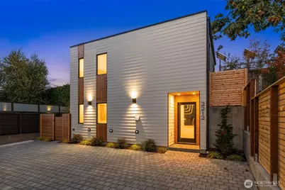 2212 Broadway E, Seattle, WA 98102 - Photo 4