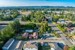 718 10th St SE, Puyallup, WA 98372 - Photo 2