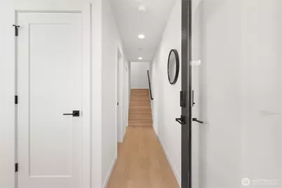 953 N 35th Street, Seattle, WA 98103 - Photo 4