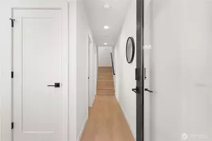 953 N 35th St, Seattle, WA 98103 - Photo 4