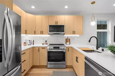 9228 B 22nd Avenue SW, Seattle, WA 98106 - Photo 8