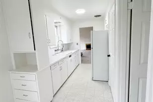 10218 34th Ave SW, Seattle, WA 98146 - Photo 8