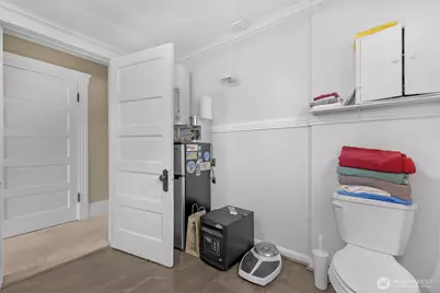 708 Warren Avenue N, Seattle, WA 98109 - Photo 28