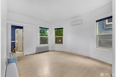 708 Warren Avenue N, Seattle, WA 98109 - Photo 10