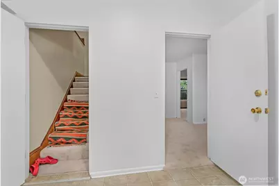 708 Warren Avenue N, Seattle, WA 98109 - Photo 4