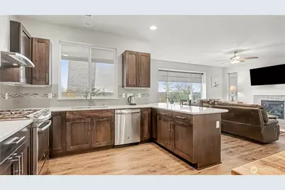 20403 93rd Place S #902, Kent, WA 98031 - Photo 10