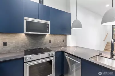 10734 Interlake Avenue N, Seattle, WA 98133 - Photo 6