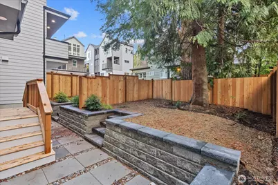 10734 Interlake Avenue N, Seattle, WA 98133 - Photo 16
