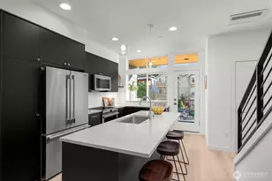 9221 Densmore Ave N, Seattle, WA 98103 - Photo 10