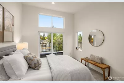 9221 Densmore Avenue N, Seattle, WA 98103 - Photo 14