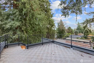 10734 Interlake Avenue N, Seattle, WA 98133 - Photo 18
