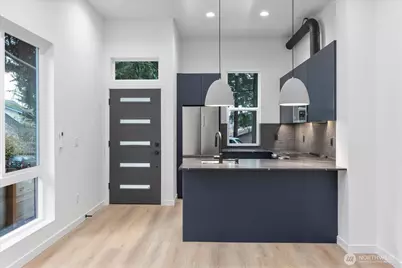 10734 Interlake Avenue N, Seattle, WA 98133 - Photo 4