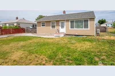 140 W Northshore Drive, Moses Lake, WA 98837 - Photo 1