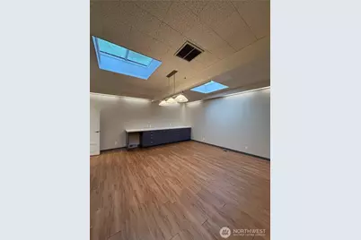 111 Harrison St W, Seattle, WA 98119 - Photo 10