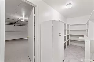 12544 SE 16th St, Bellevue, WA 98005 - Photo 32