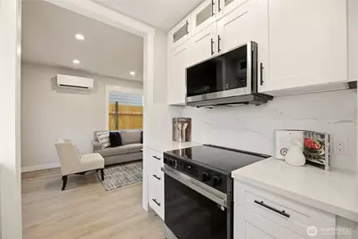 9223 38th Avenue S #B, Seattle, WA 98118 - Photo 12