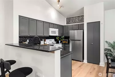 5809 Highway Place #B301, Everett, WA 98203 - Photo 4